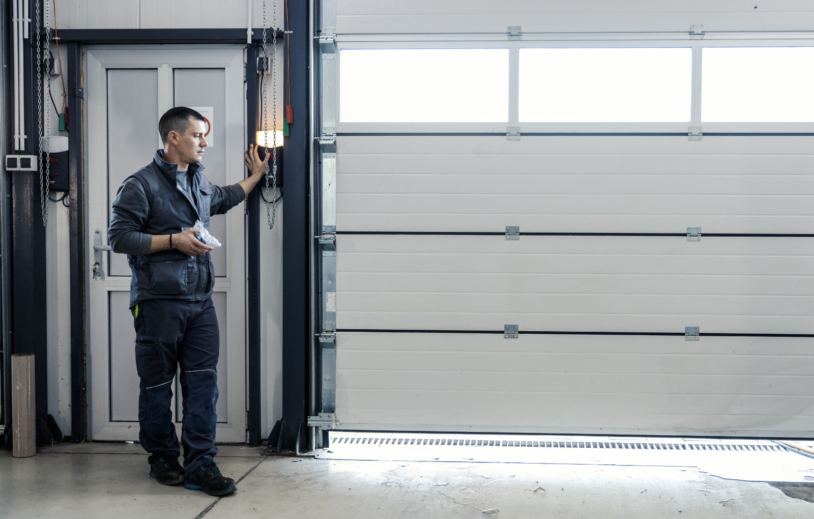 Ucallz_App_Live_Answering_Garage_Door_Repair_Business